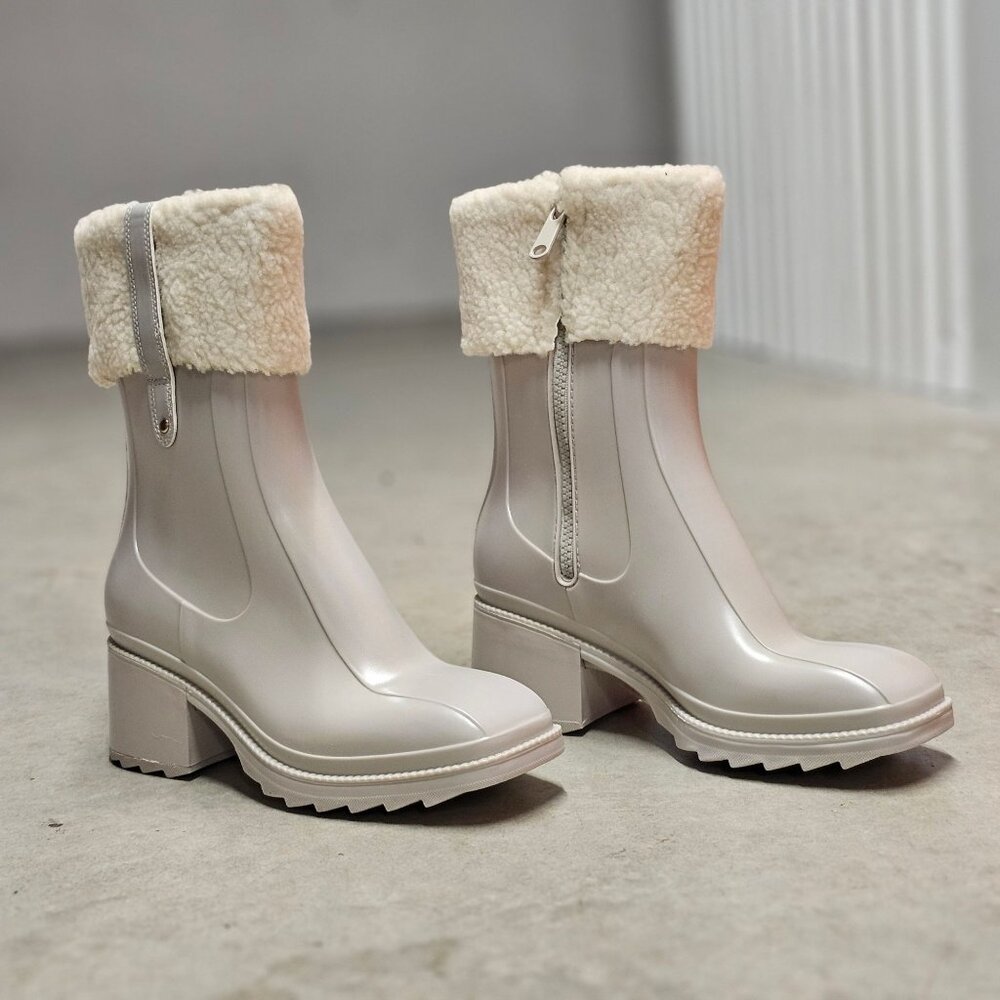 Womens Gray Waterproof Boots With Fleece Lining & Zipper Closure